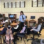 Углегорские госавтоинспекторы продолжают проводить профилактические беседы со школьниками