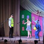Артисты театра демонстрируют кировским школьникам безопасные маршруты движения