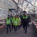 Дорожные полицейские Петуховского района Курганской области обращают внимание водителей на безопасность детей-пешеходов