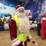 Полицейский Дед Мороз поздравил детей с наступающим праздником