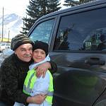 В Республике Алтай женские экипажи ДПС вместе с ЮИДовцами поздравили мужчин-водителей с Днем защитника Отечества