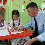 В Международный день грамотности сотрудники подмосковной Госавтоинспекции напомнили детям о дорожной безопасности