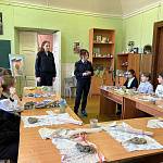 Сотрудники Госавтоинспекции города Тулы организовали для школьников мастер-класс по созданию тематических кружек из глины