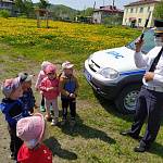 Углегорские Госавтоинспекторы поздравили  воспитанников детсада с праздником