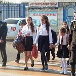 Возле школ Кабардино-Балкарии дежурят пешие добровольные казачьи патрули 