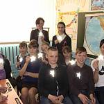 Гоставтоинспекторы Новосибирской области провели со школьниками Алексеевской школы мастер-класс по изготовлению световозвращателей